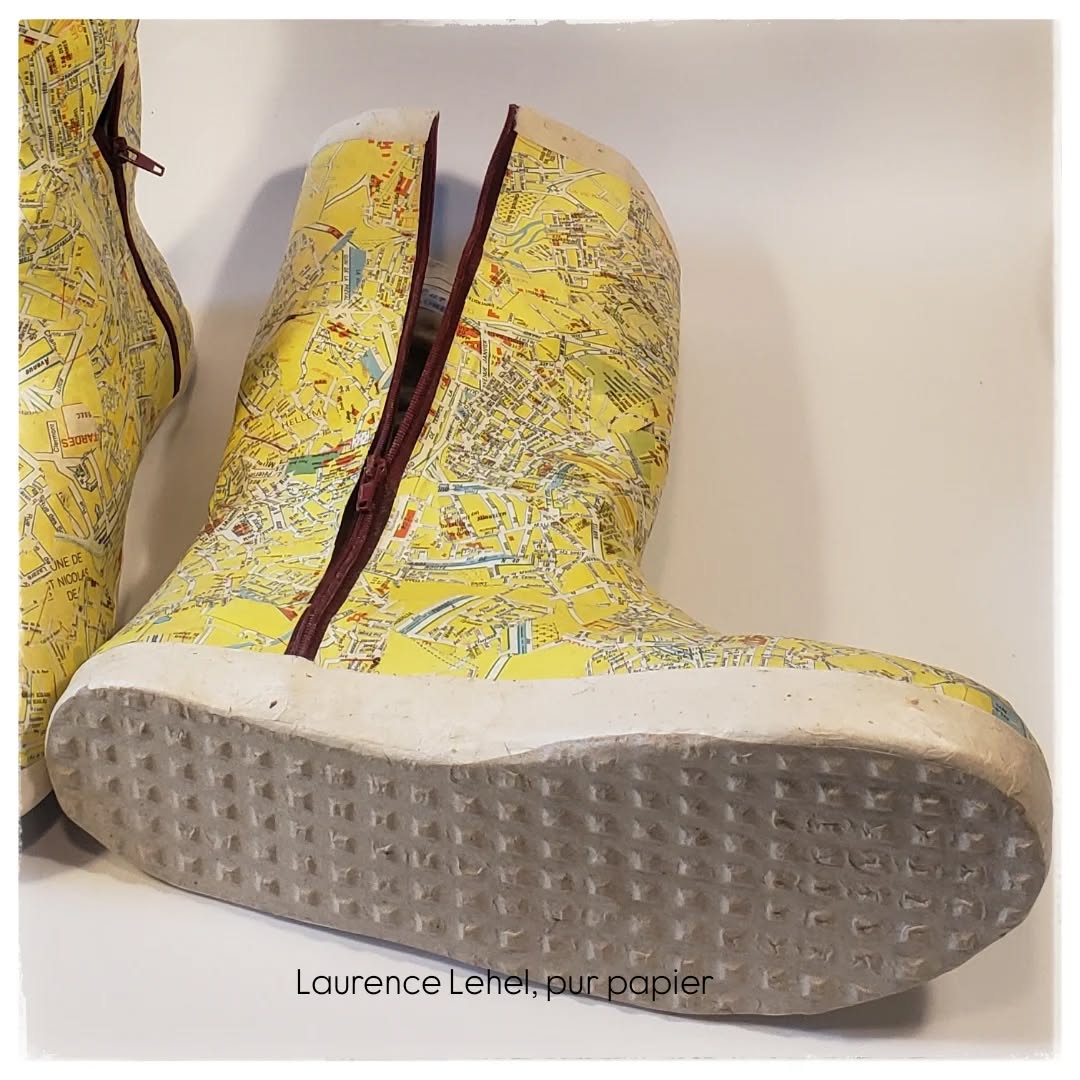 C'est la saison des bottes jaunes.
#bottesjaunes #yellowboots
#sculpturepapier #papersculpture
#pieceunique #uniquepiece
#laurencelehel #purpapier #paperartiste