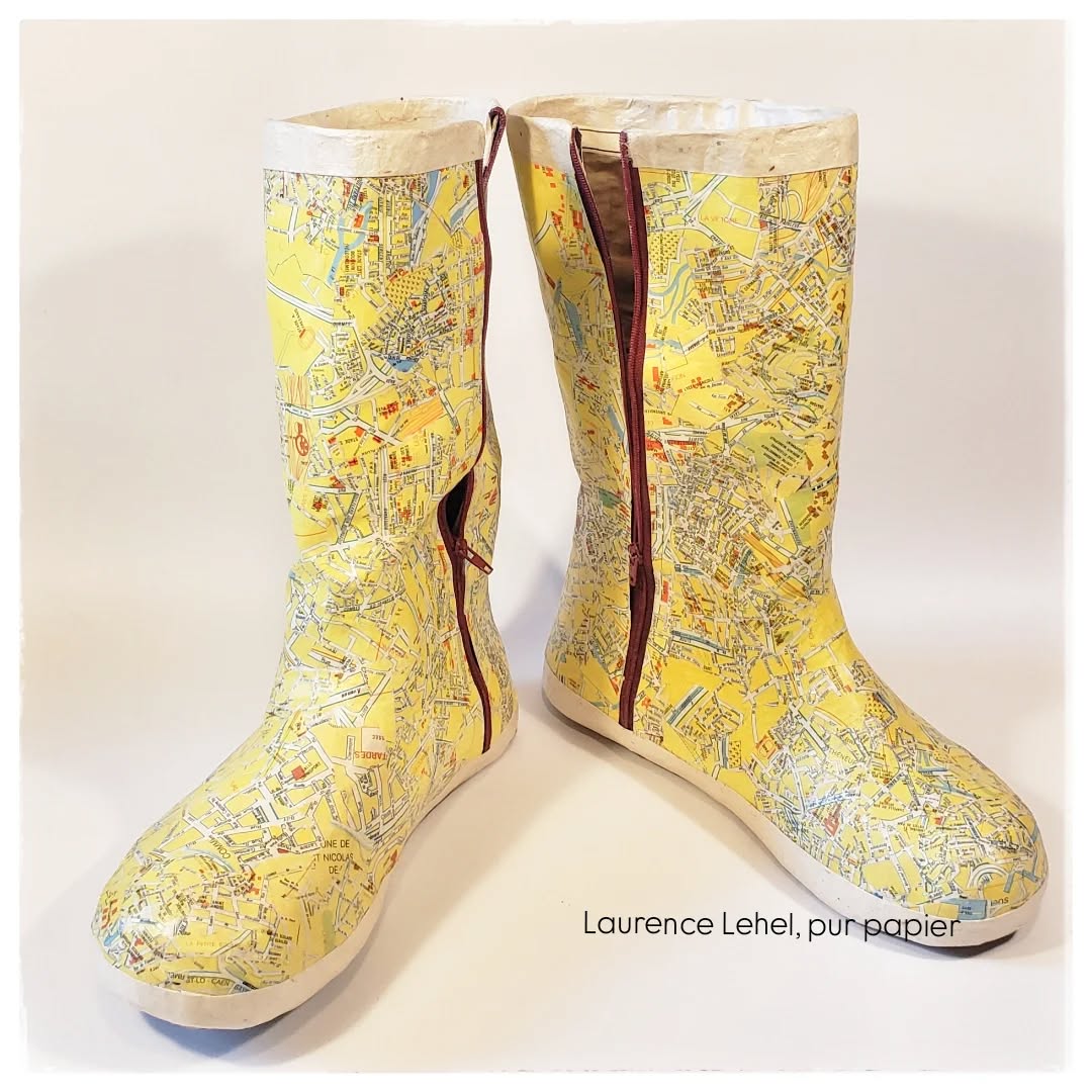C'est la saison des bottes jaunes.
#bottesjaunes #yellowboots
#sculpturepapier #papersculpture
#pieceunique #uniquepiece
#laurencelehel #purpapier #paperartiste