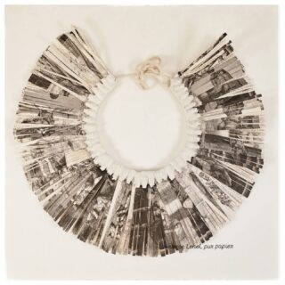 Un collier'thnique en papier
#laurencelehel #purpapier #paperartiste
#pieceunique ##uniquepiece